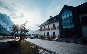 Hotel Kulla e Bajraktarit